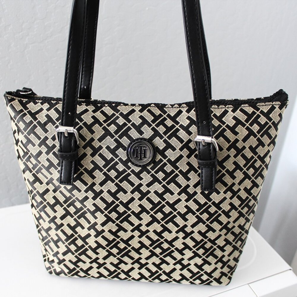📣SOLD NWOT Tommy Hilfiger Black & Cream Jacquard Medium Zipper Tote